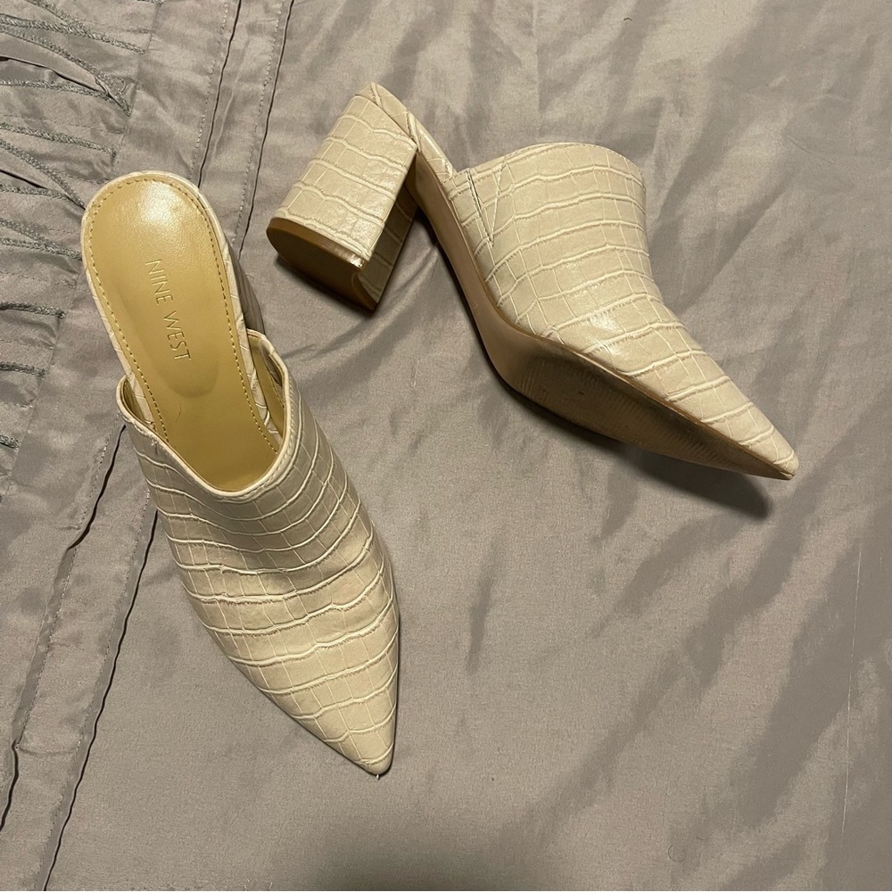 9.5 pointed toe heal